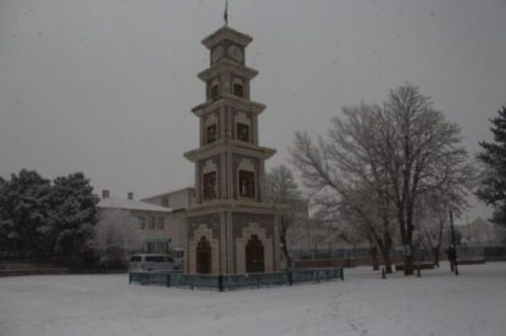 Kar Yağışı Erzincan Merkez de Etkili Oluyor